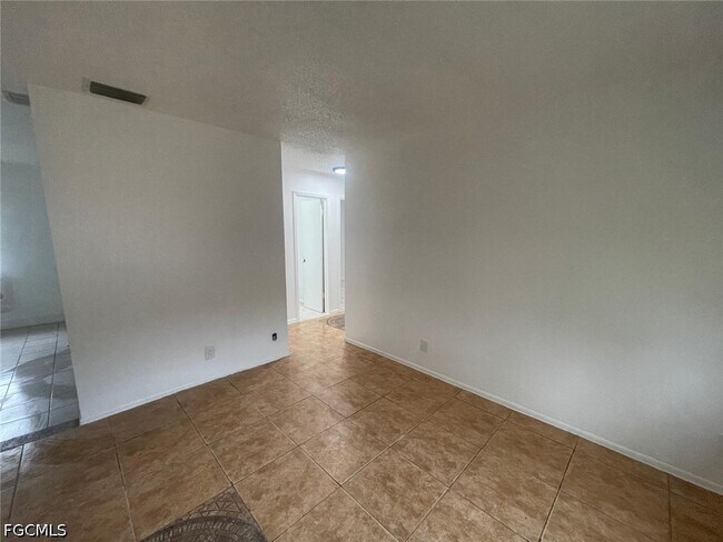 Building Photo - 5413-5427-5427 Third Ave