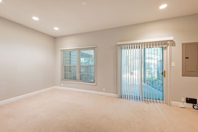 Building Photo - Great 3br 2.5 Bath Townhome in Rockville MD