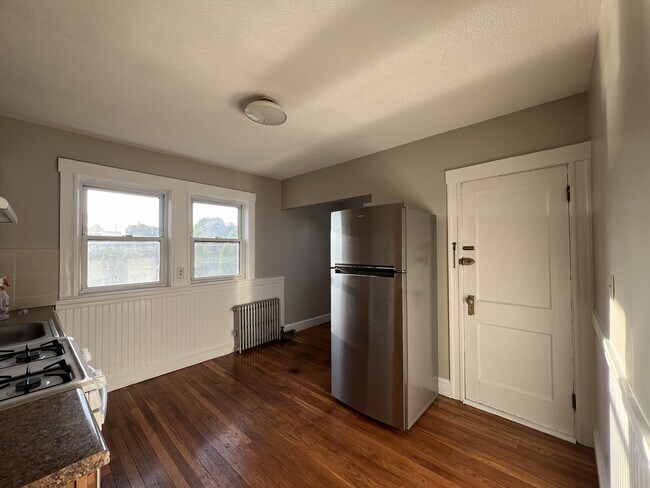 Building Photo - 274 Chelsea St