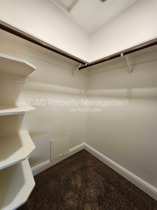 Building Photo - 2546 W Victor Ct
