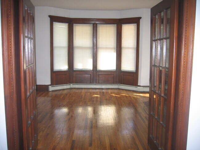 Building Photo - 16 46th St