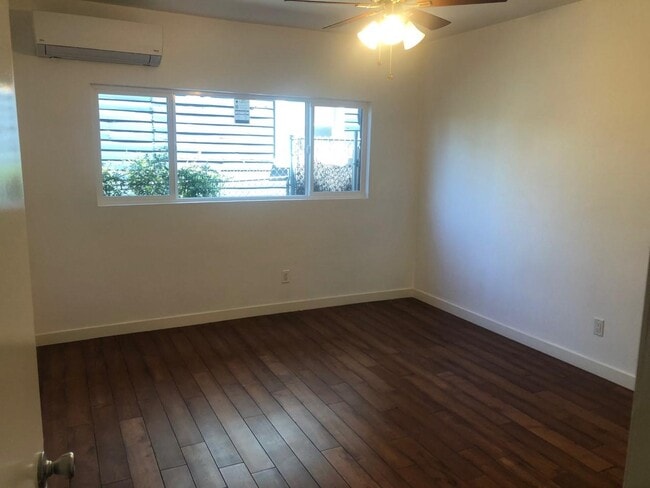 Building Photo - 955 Hyperion Ave