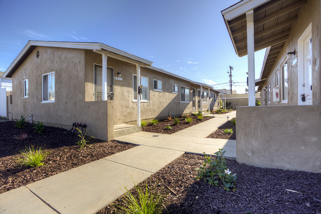 Primary Photo - *OPEN HOUSE: 5/3 11:30AM-12:30PM* Cottage ...