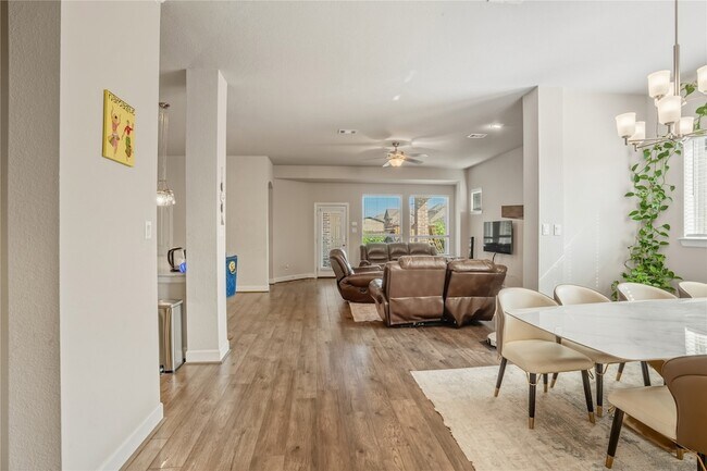 Building Photo - 4301 Meadow Hawk Dr