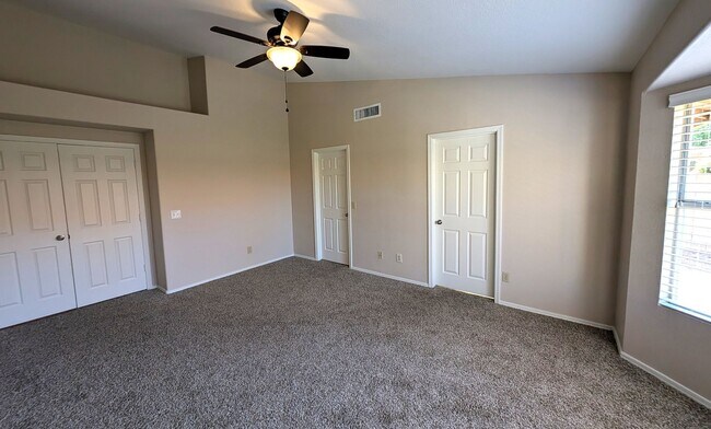 Building Photo - 3 Bedroom Plus an Office Home in the Candlewood Community Near S Cooper Rd and W Warner Rd!