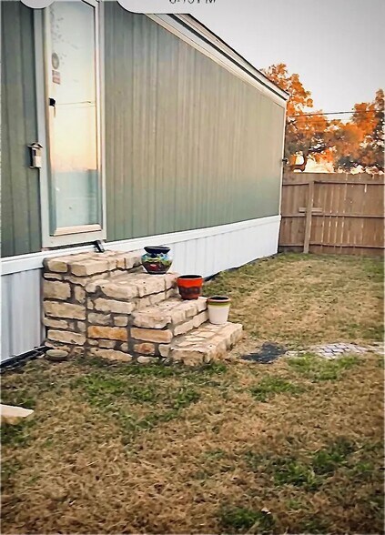 Building Photo - 453 E Zipp Rd