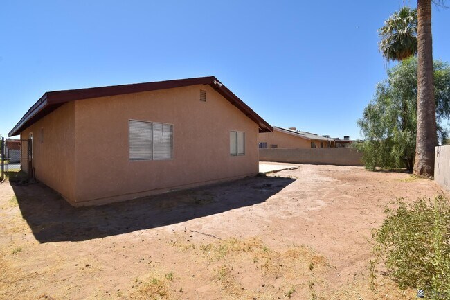 Building Photo - 2878 S 18th Ave
