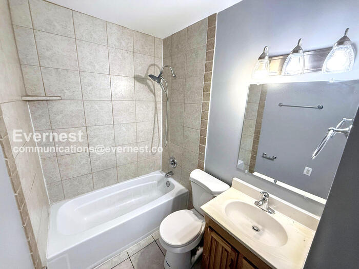 Building Photo - 2907 Lakeside Dr