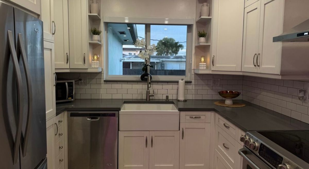 Building Photo - 9315 SW 44th St