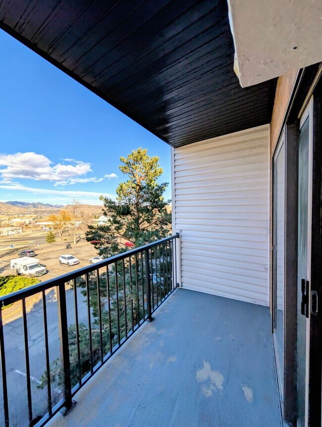 Building Photo - Golden