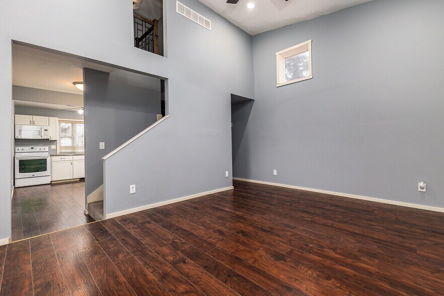 Building Photo - 778 W 8th St
