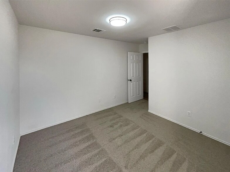 Building Photo - 1610 Cottonwood Ct