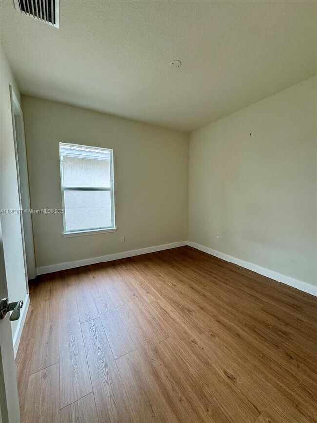 Building Photo - 4729 Greenway Dr