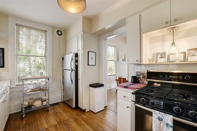 Building Photo - 221 N Johnson Ave