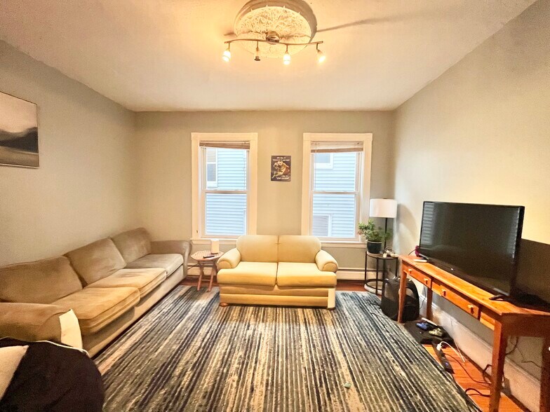 Building Photo - 12 Bucknam St