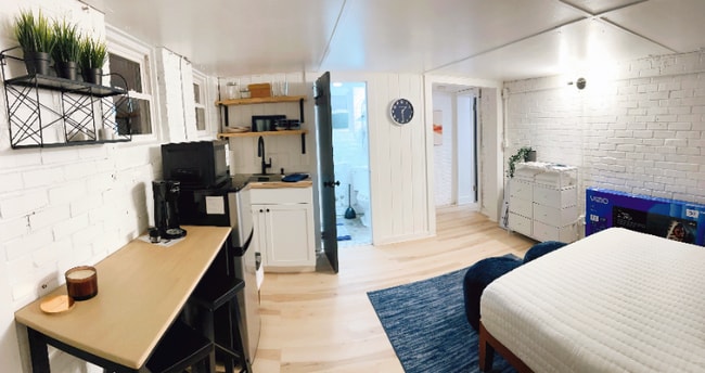 Building Photo - 102 Church St