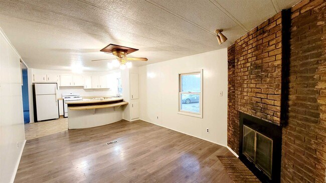 Building Photo - 300 Baxtertown Rd