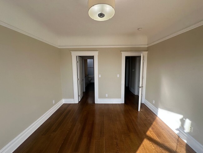 Building Photo - 817-821 Oak Street (7057r)