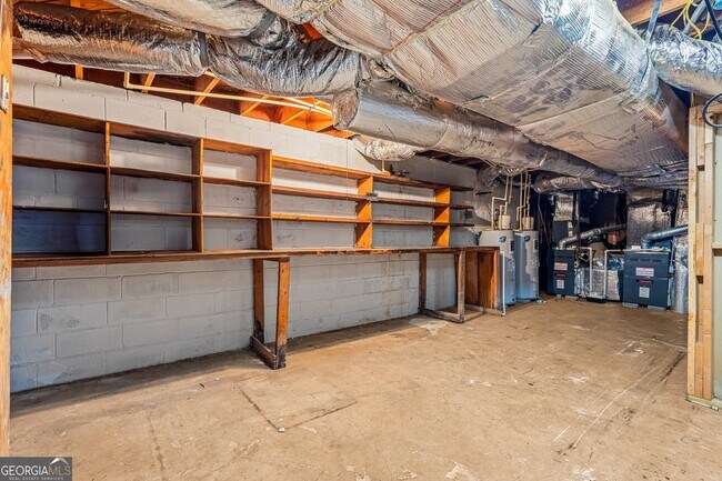 Building Photo - 4140 Rainbow Dr