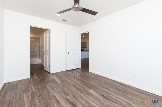 Building Photo - 5815 Betty Lou Dr