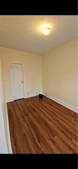 Building Photo - 611 E 75th St