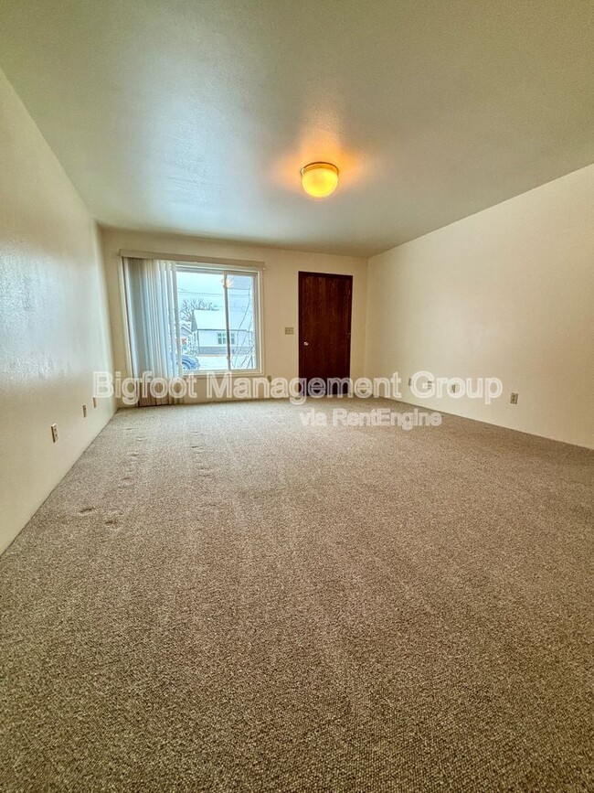 Building Photo - 913 N Park Ave