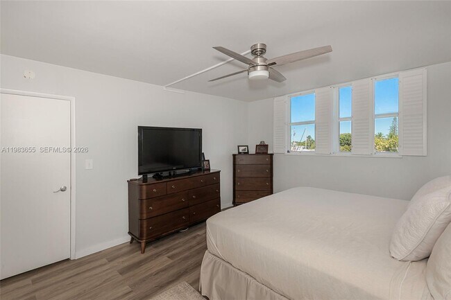 Building Photo - 2731 NE 14th Street Causeway