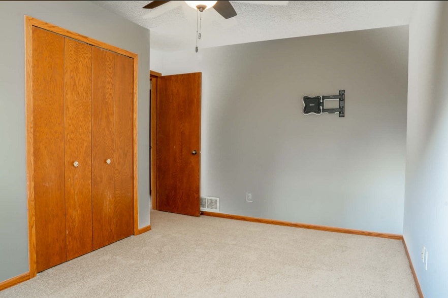 Building Photo - 1180 Lincoln Ct