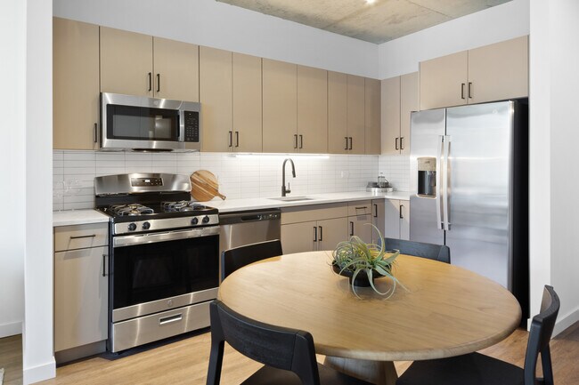 Building Photo - 411 W Chicago Ave