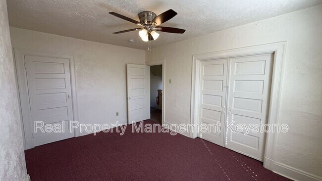 Building Photo - 1122 Greenfield Ave
