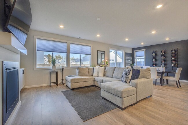 Building Photo - New 4 bedroom, 2.5 bath home in NW McMinnville