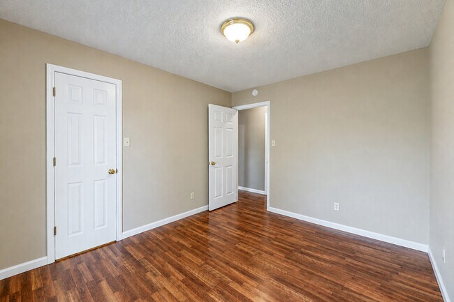 Building Photo - 317 Headrickview Dr