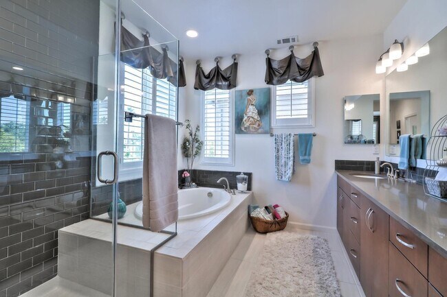 Building Photo - 33 Angra Way