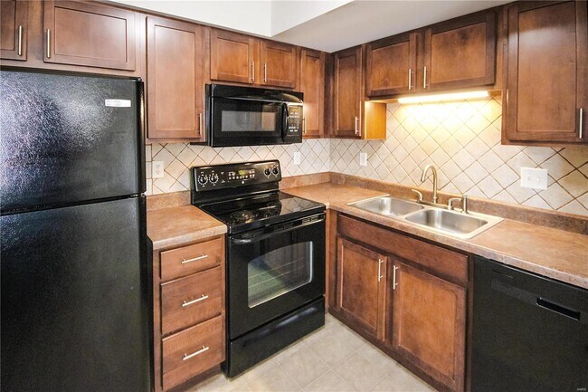 Building Photo - 38 Stonewall Creek Ct