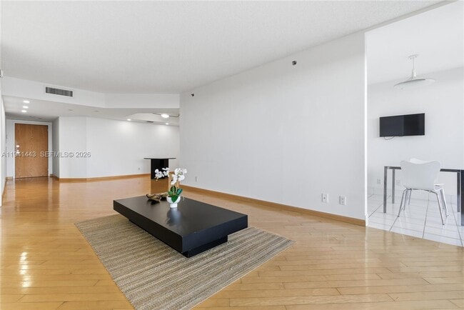 Building Photo - 3598 Yacht Club Dr