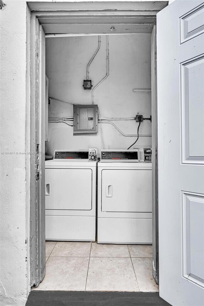 Building Photo - 9200 E Bay Harbor Dr