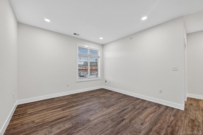 Building Photo - 19 Welling Pl