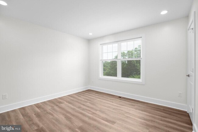 Building Photo - 10302 Laurel Ridge Way