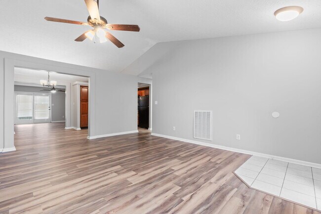 Building Photo - 305 Spring Valley Ln