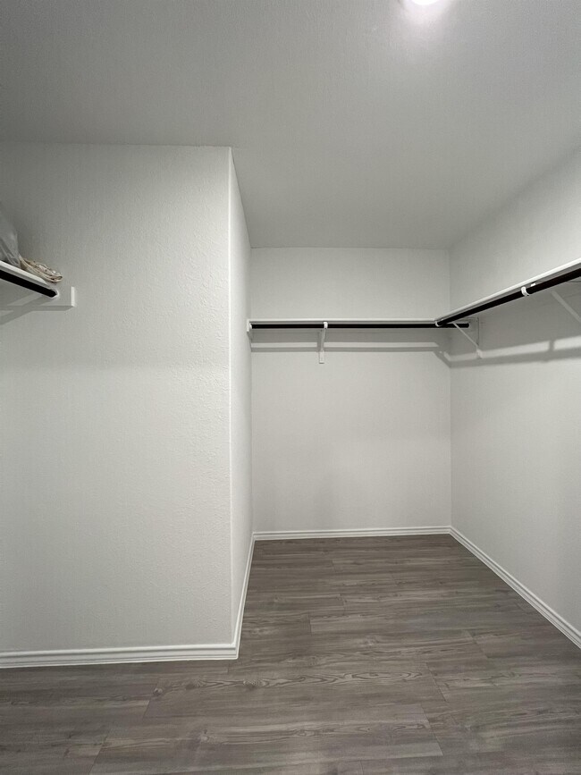 Building Photo - 8523 Grosbeak Cv