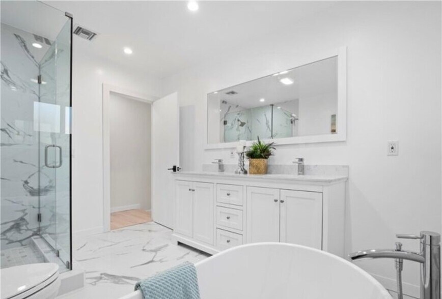 Building Photo - 17601 Rhoda St