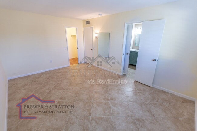 Building Photo - 18414 N 129th Ave