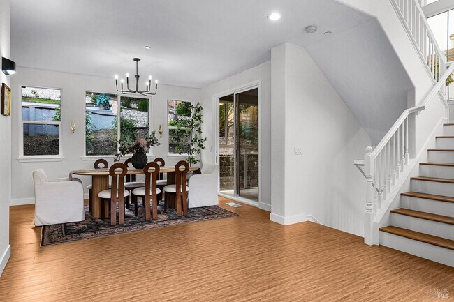 Building Photo - Luxury Living in Fountaingrove