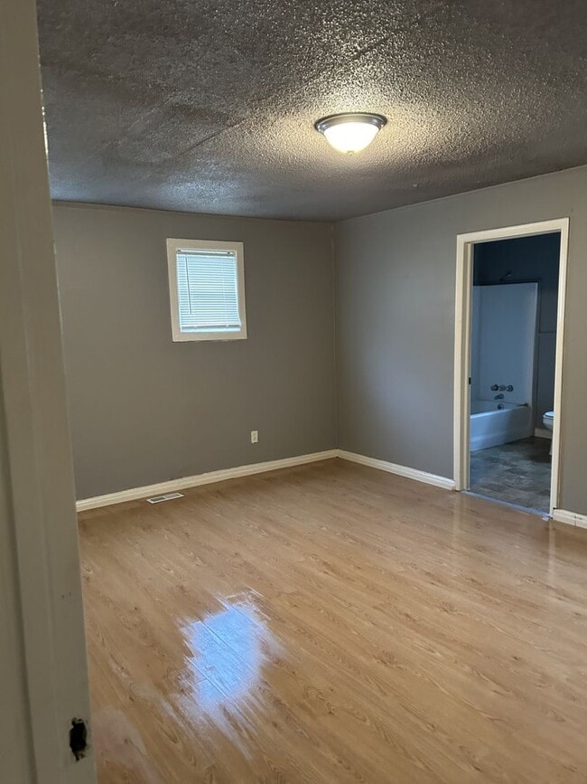 Building Photo - JANUARY MOVE IN SPECIAL!! FIRST MONTH FREE!