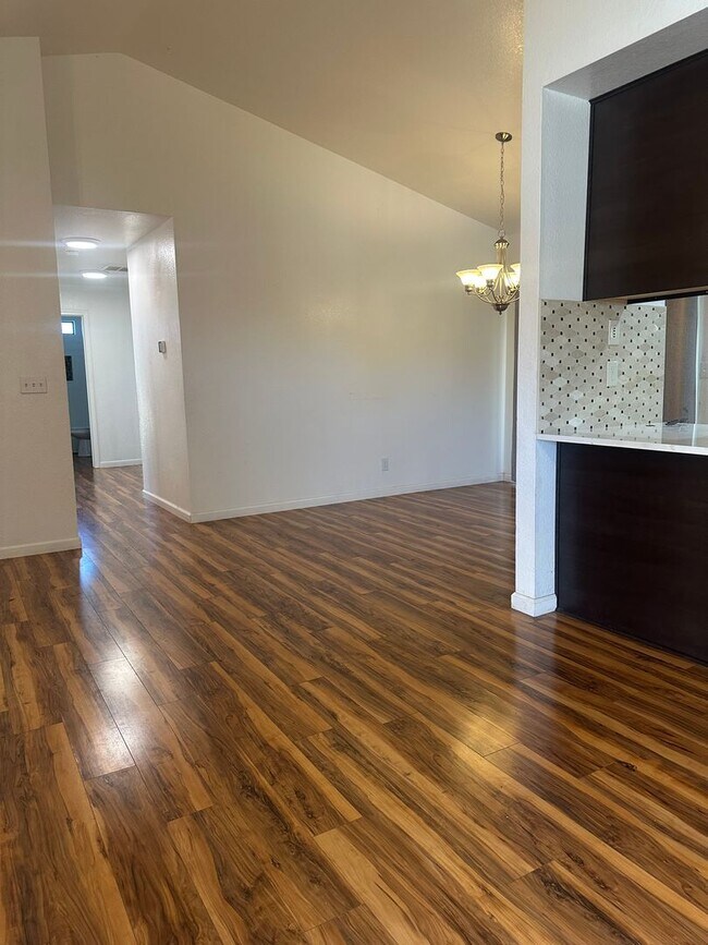 Building Photo - Beautiful Single Story Home Ready To Be Called Home!