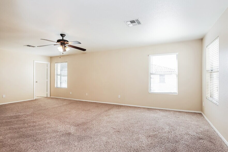 Building Photo - 2714 S Sailors Way