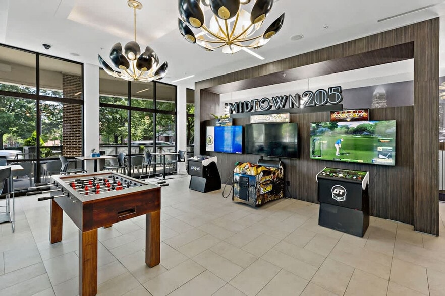 Building Photo - 205 S Kings Dr