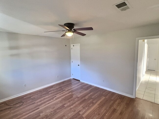 Building Photo - 3 Bedroom 1.5 Bathroom home in Ocean Springs School District