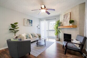 Building Photo - 2 Bedroom/2 Bathroom Condo - Aurora - Lowe...