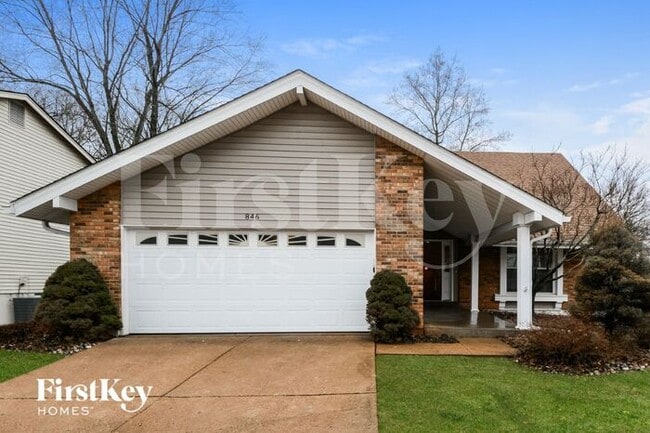 Building Photo - 846 Vlg Mdw Dr